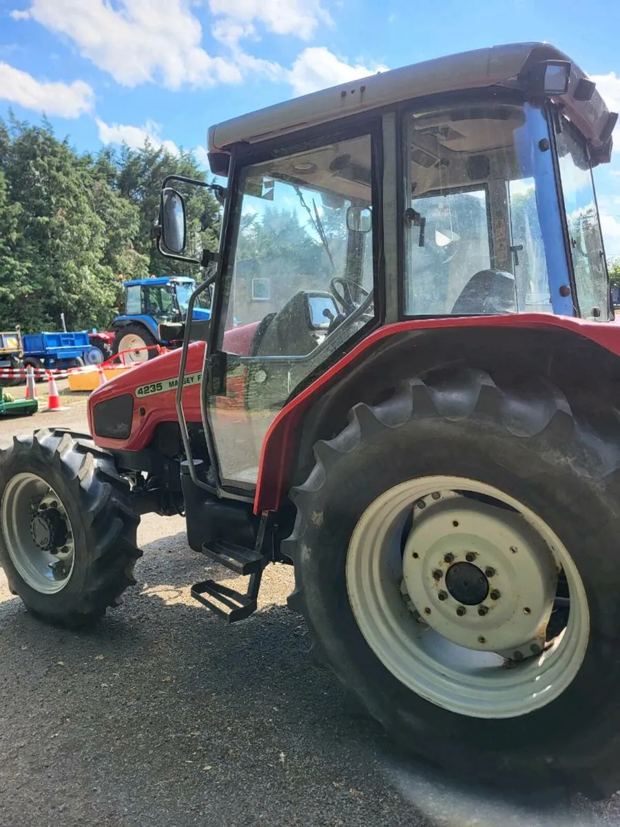 Massey 4235 - Image 4
