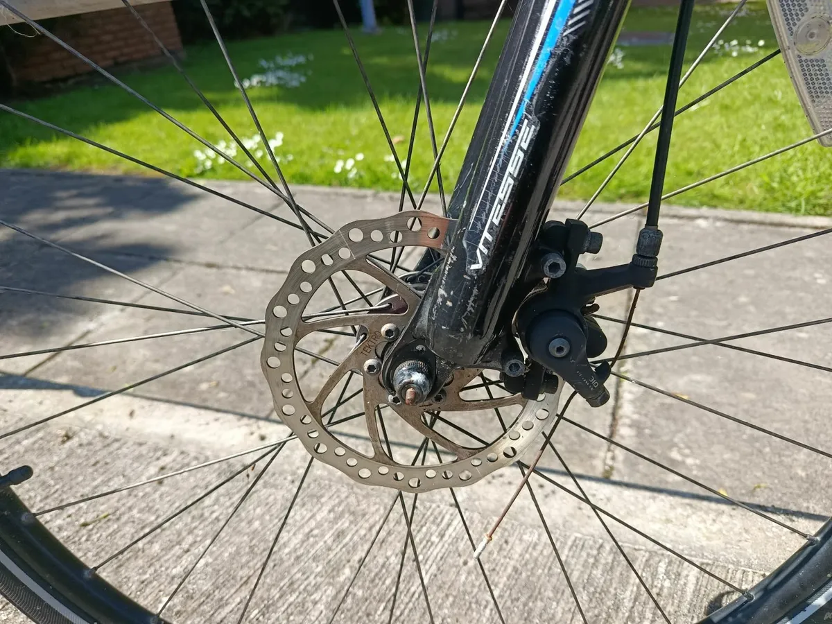 Vitesse Road Bicycle (Tiagra Gears + Disc Brakes) - Image 2