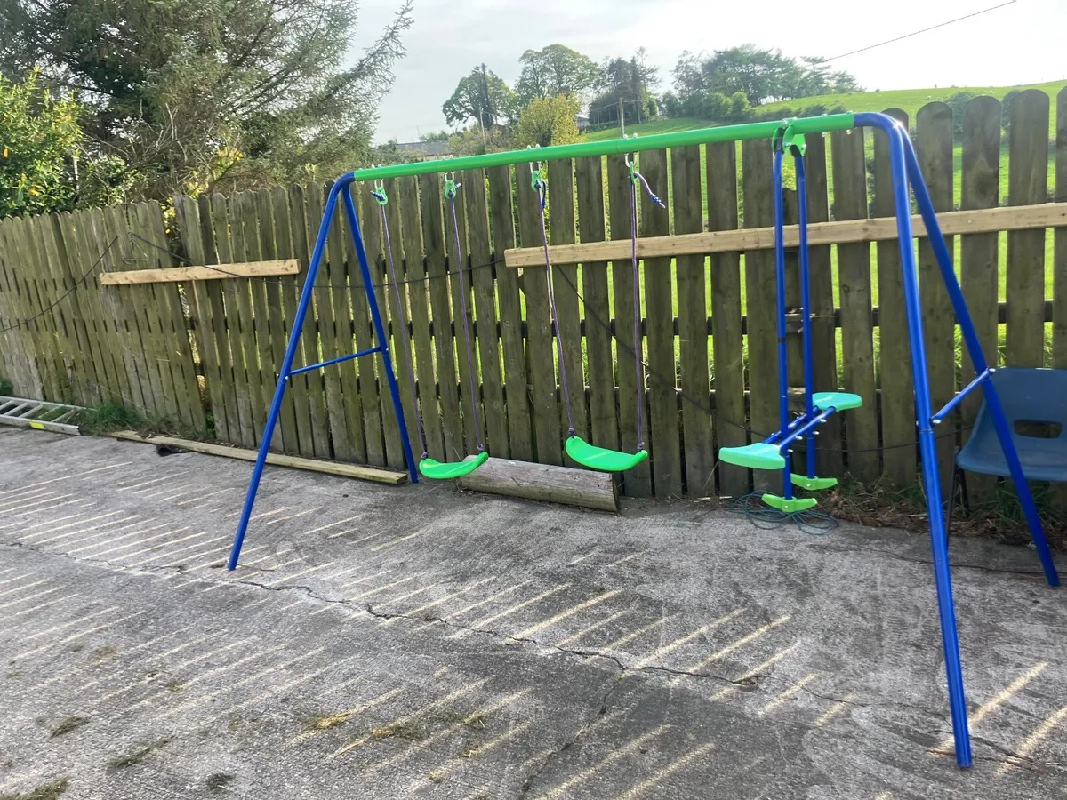 Kids swing set