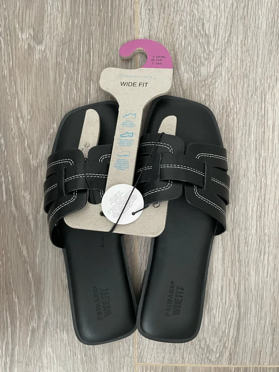 BRAND NEW Ladies Black Sandals: Size 5