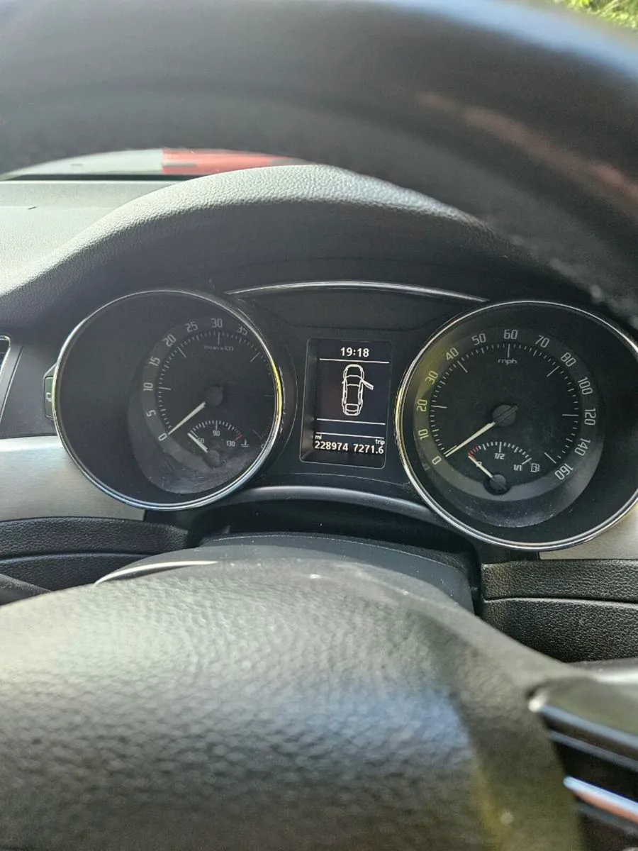 Skoda  superb - Image 4
