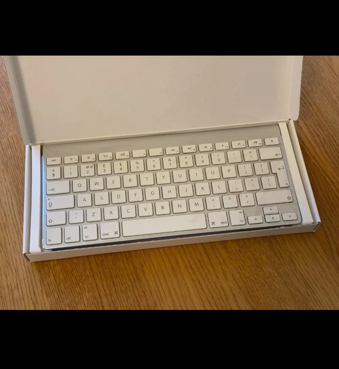 Genuine Apple Wireless Keyboard A1314. Boxed - Image 2