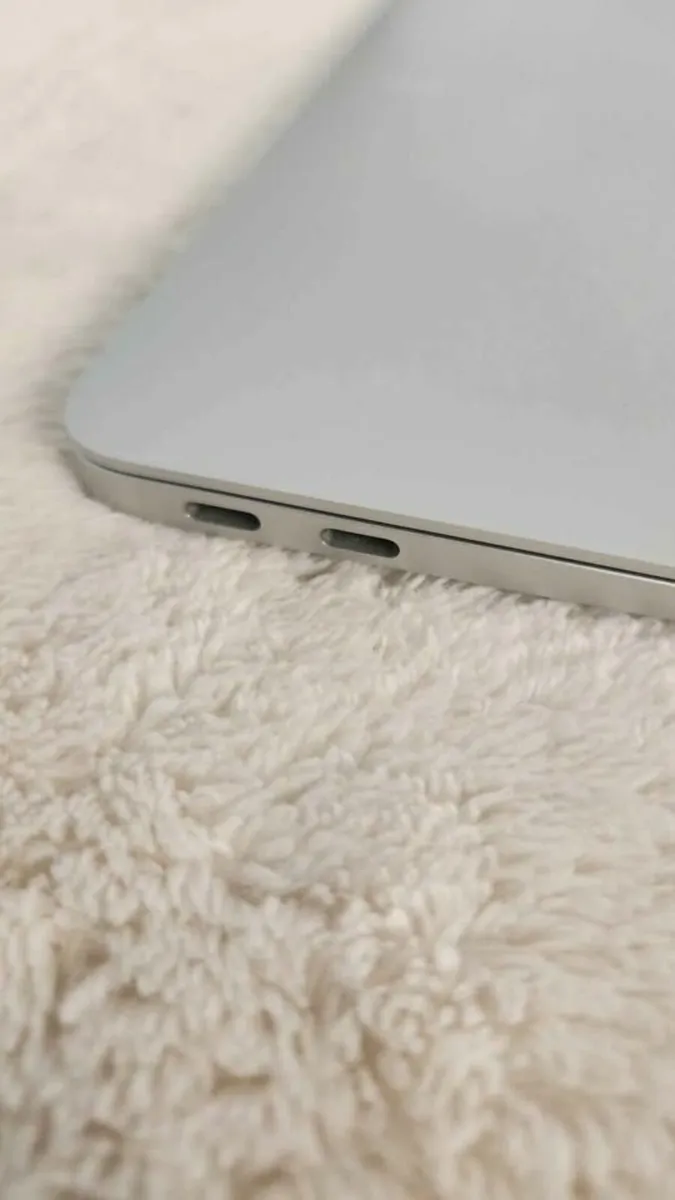Apple MacBook Air (2020) i3 1.1GHz Dual Core 256GB - Image 3
