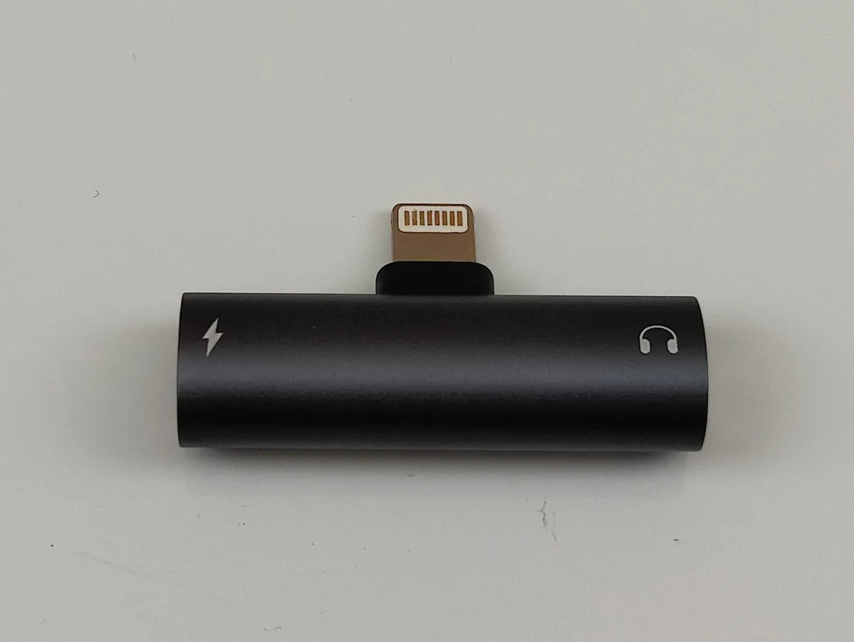 🎧 ROCK LIGHTNING METAL CHARGE & AUDIO – 2 IN 1 🔌 - Image 2