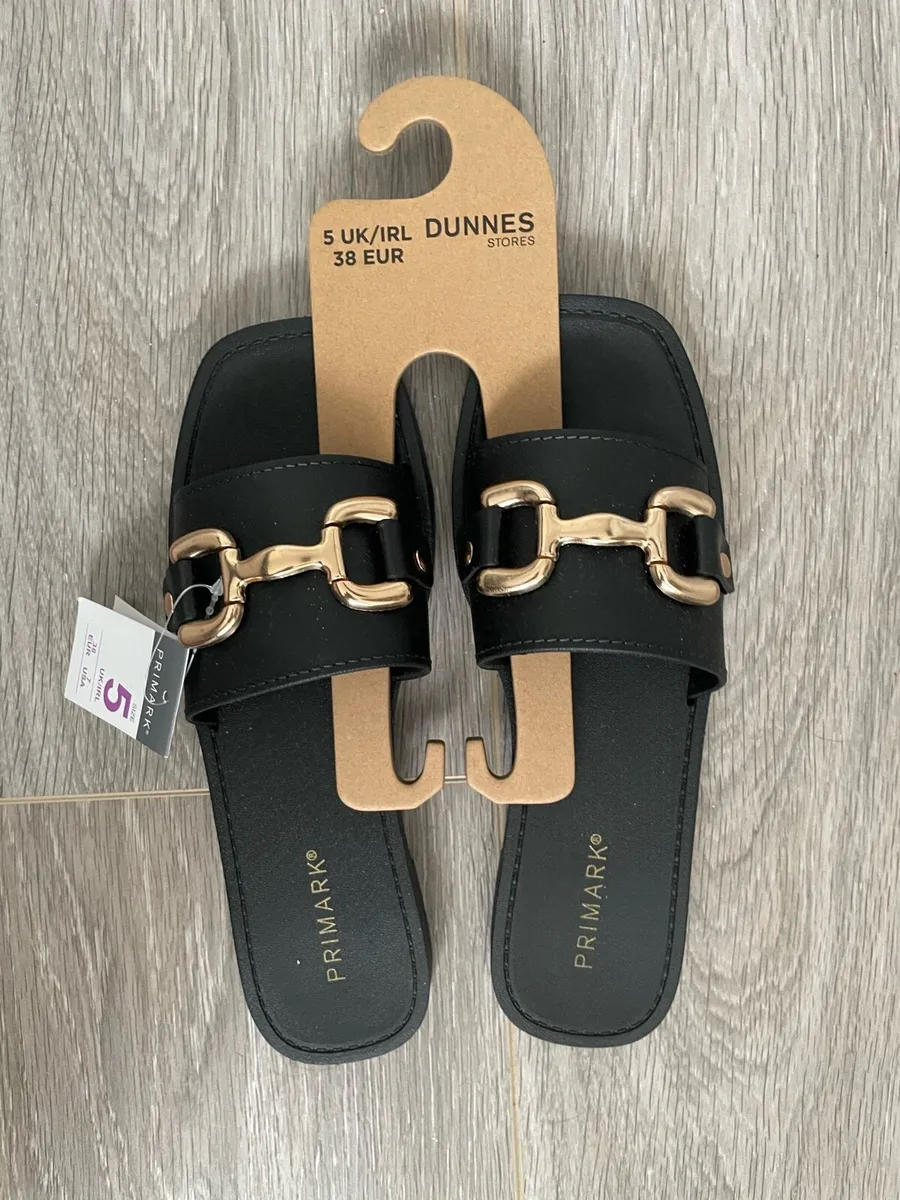 BRAND NEW Ladies Black Sandals: Size 5