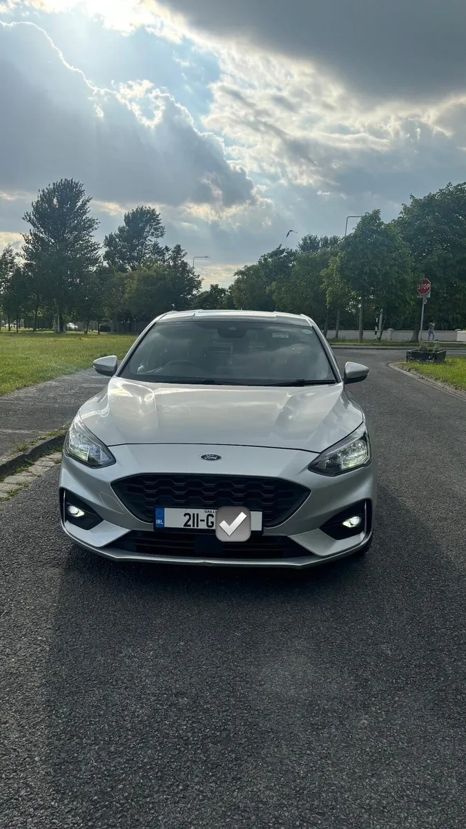 2021 Ford Focus st-line - Image 2