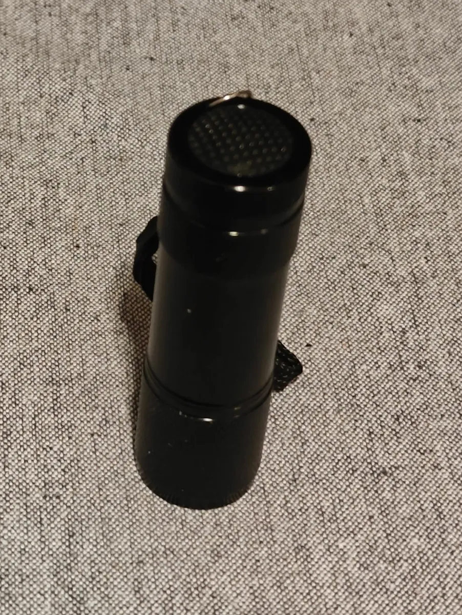 9 LED FLASHLIGHT - Image 1
