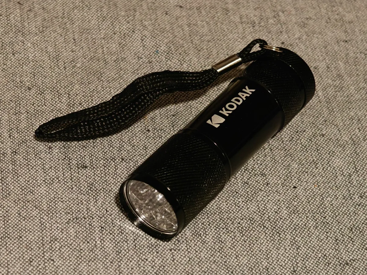 9 LED FLASHLIGHT - Image 3