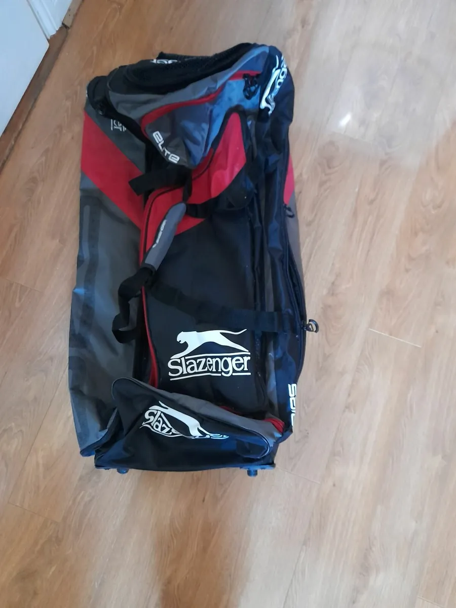 Genuine Slazenger XXL Golf Club Sports Trolley Bag - Image 3