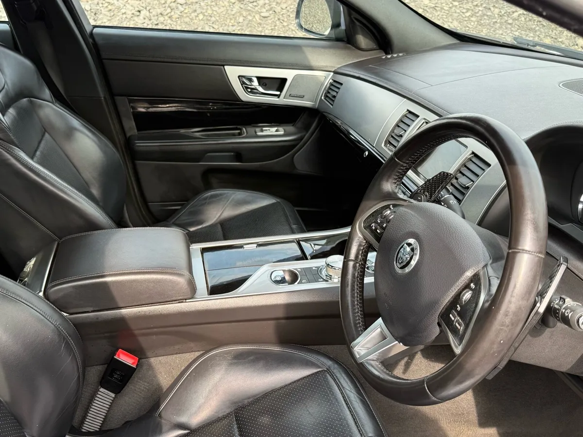 2013 jaguar xf 3.0tdv6 sport(full year mot) - Image 3