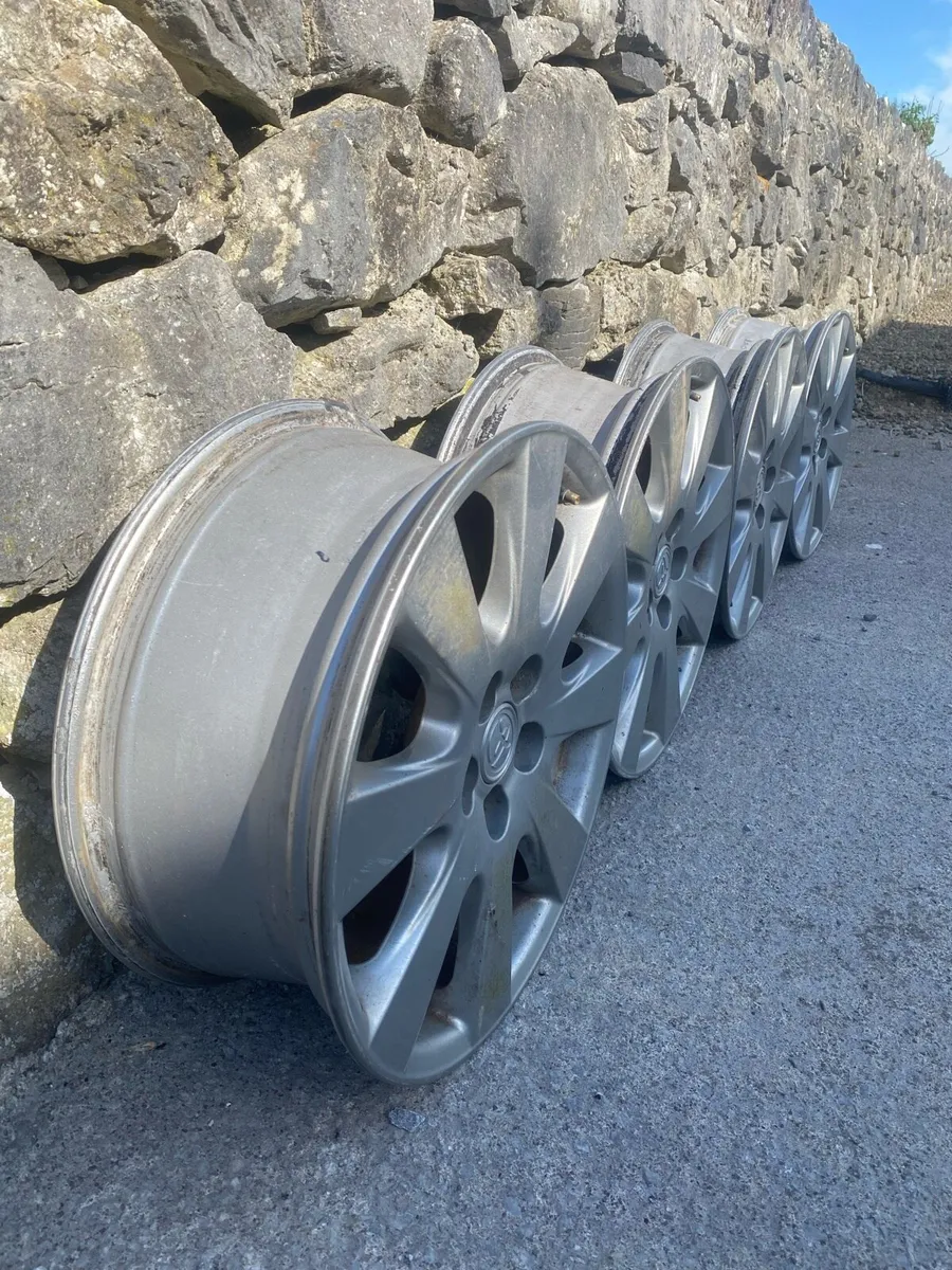 Toyota Avensis Wheels + Centre Caps - Image 2