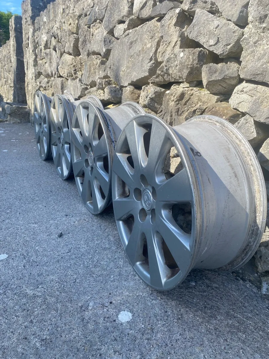 Toyota Avensis Wheels + Centre Caps - Image 3