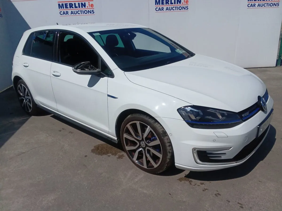 Volkswagen Golf 1.4 GTE 147PS S/A Auto - Image 3