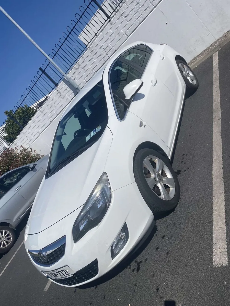 Vauxhall Astra 2011 - Image 2