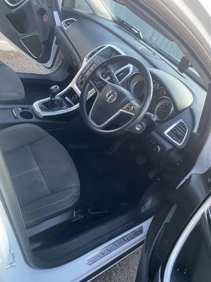 Vauxhall Astra 2011 - Image 3