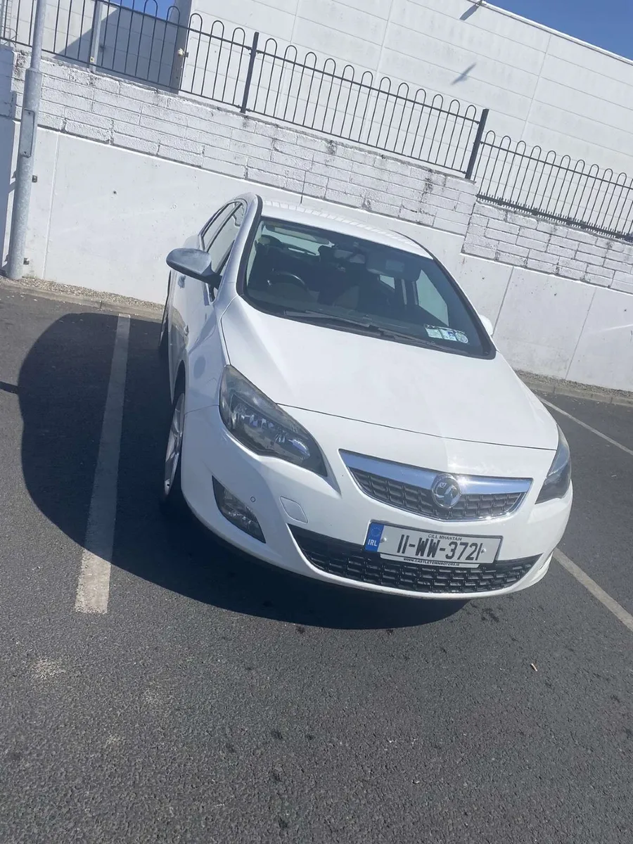 Vauxhall Astra 2011 - Image 1