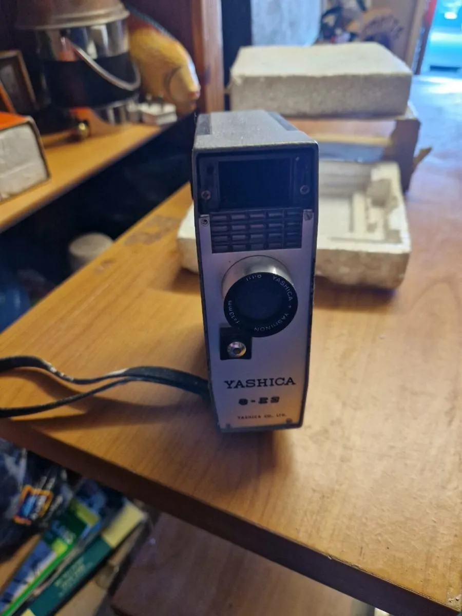Vintage Retro Yashica Electric Eye Movie Camera - Image 3