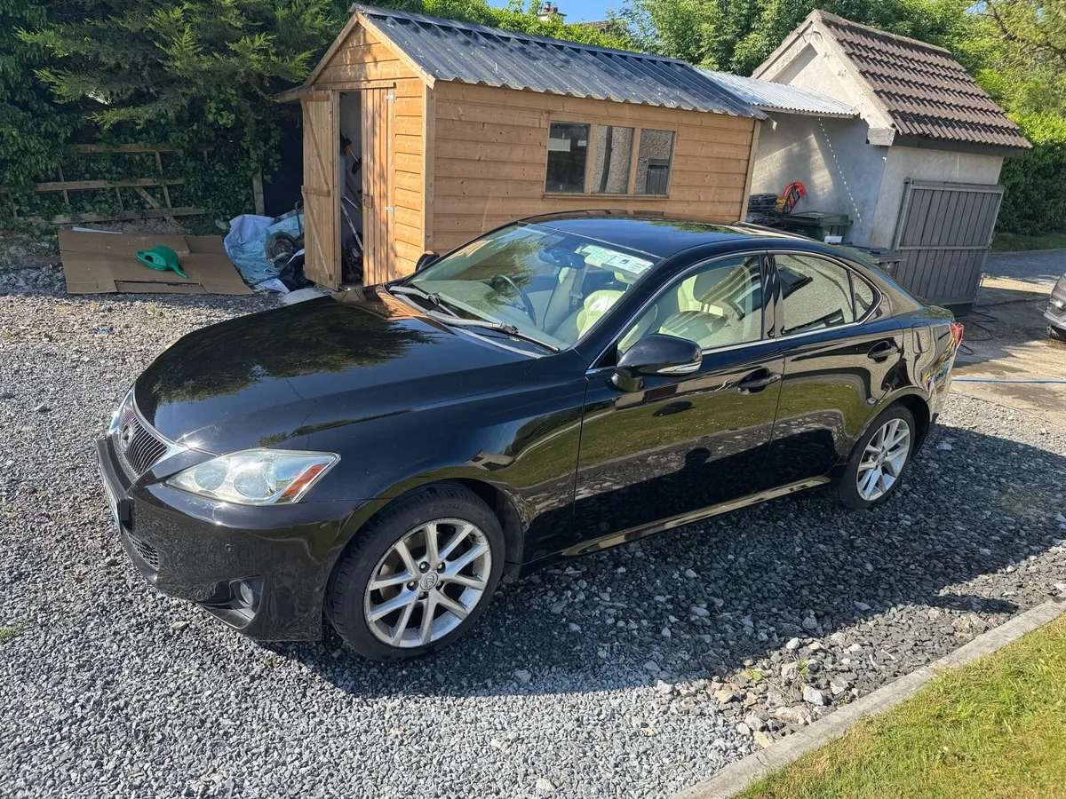 Lexus IS200D - Image 1