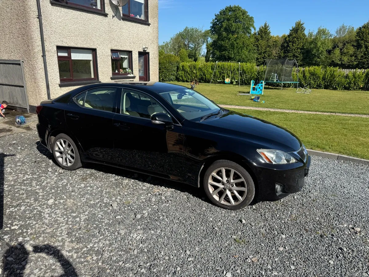 Lexus IS200D - Image 2