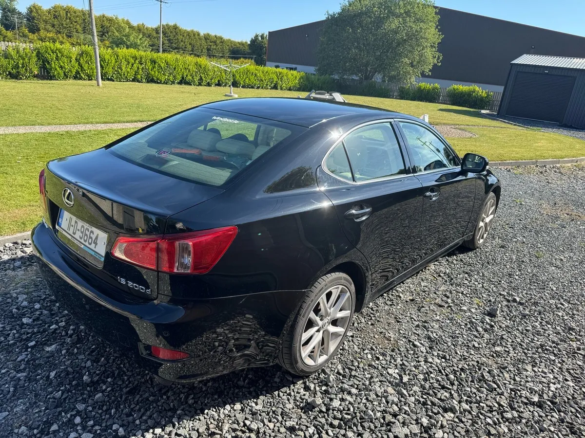 Lexus IS200D - Image 4