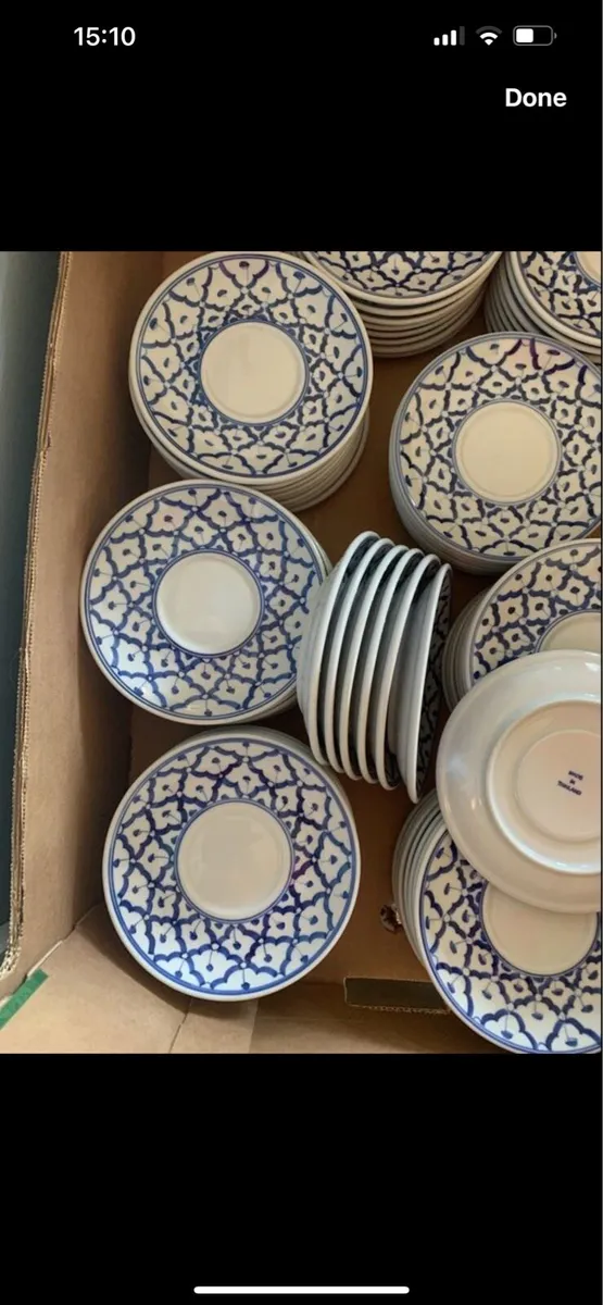 Box of blue and white saucers - Image 1