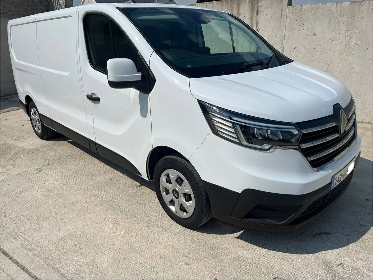 242 Renault Trafic 2024 - Image 1