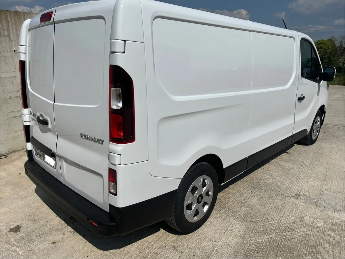 242 Renault Trafic 2024 - Image 4