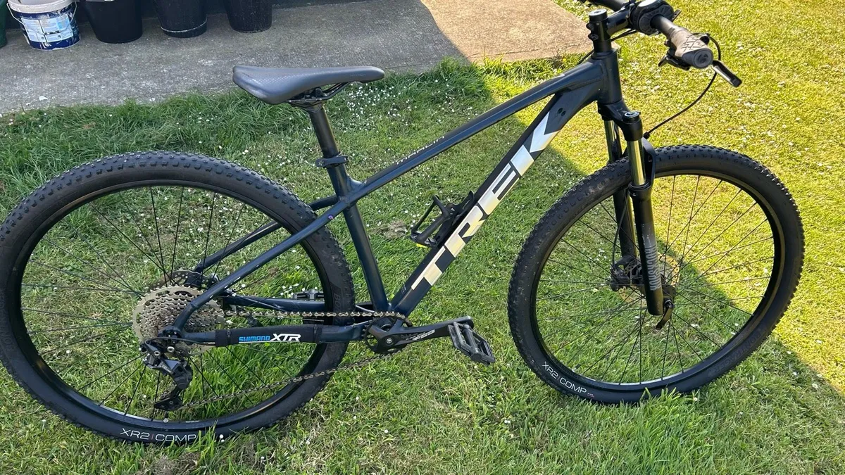 Trek Marlin 7 mountain bike - Image 1