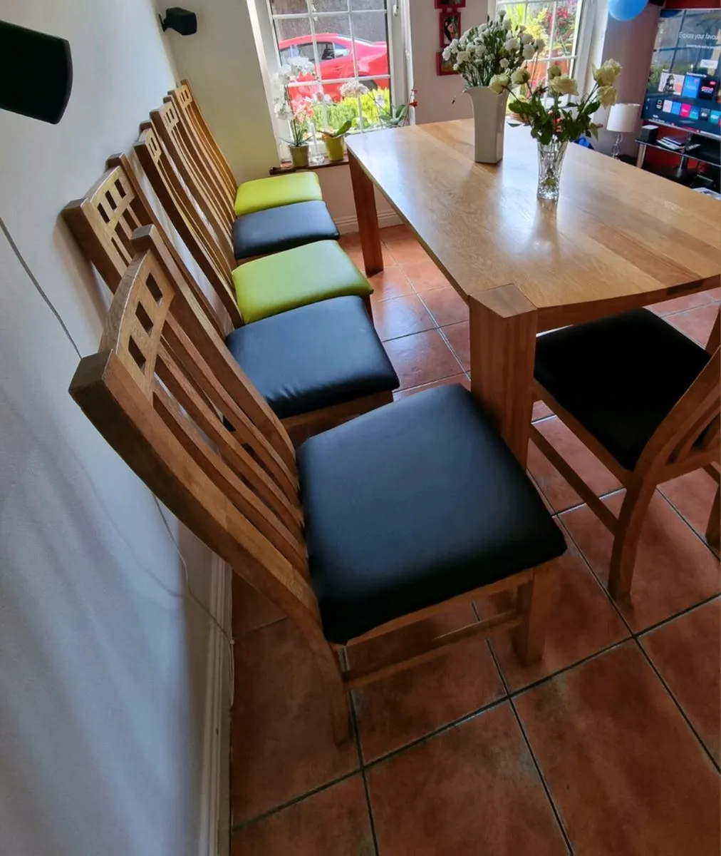 Dining / kitchen Table and 6 chairs - Image 3