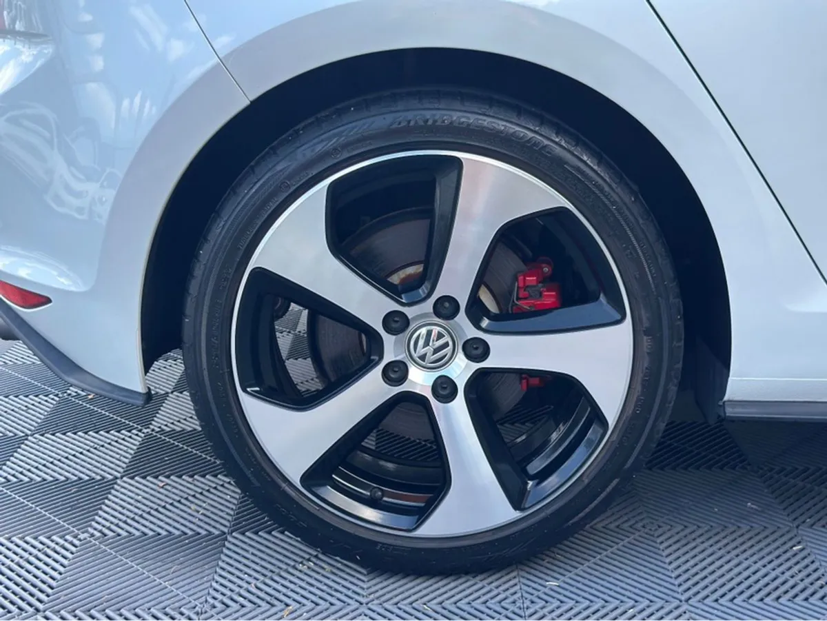 Volkswagen Golf GTI - Image 3