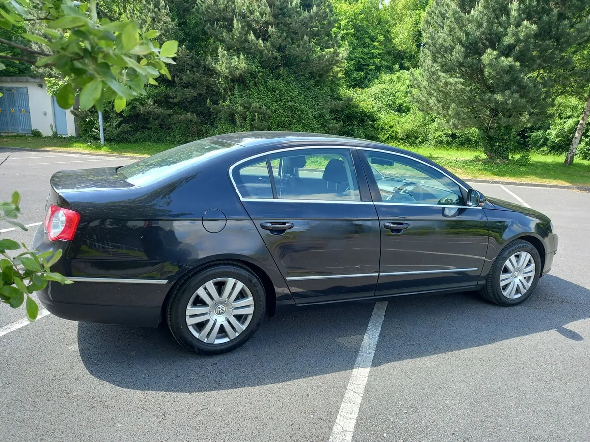Volkswagen Passat 1.6Fsi pet 6Sp man 168k klms - Image 4