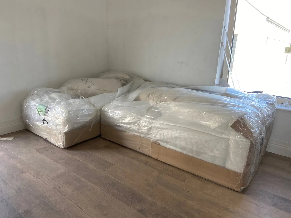 Brand new Diamond Furniture Sofa - Image 3