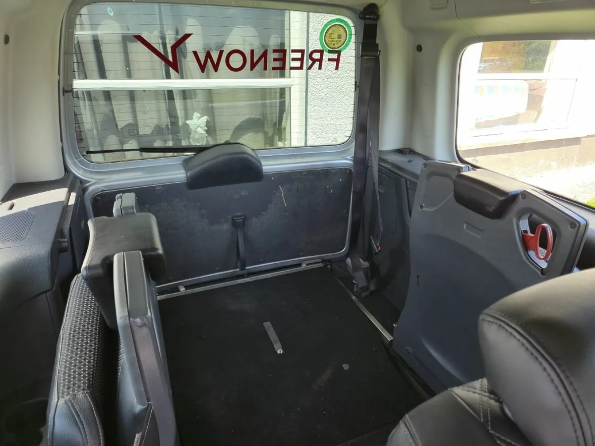 VW Caddy Maxi Life – | Wheelchair - Image 2