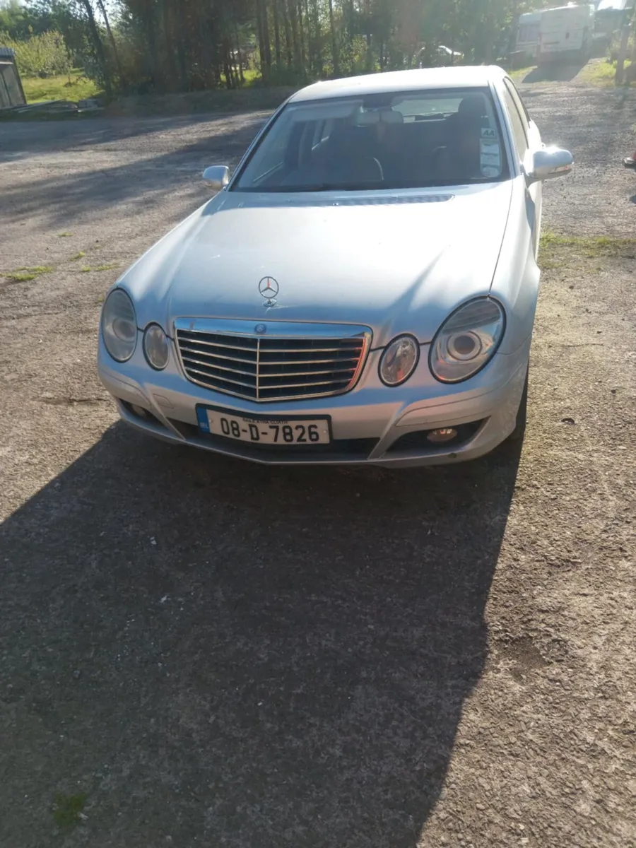 Mercedes benz e280 - Image 2
