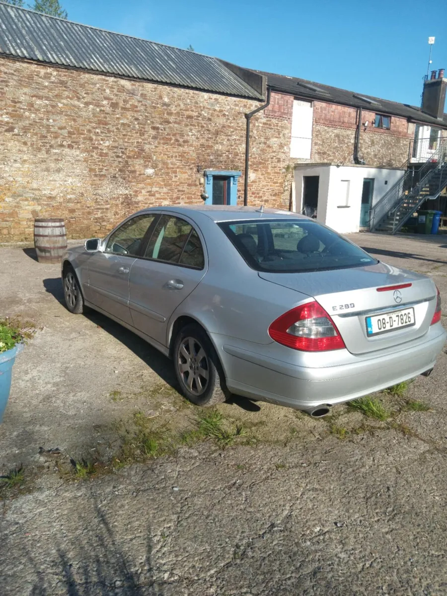 Mercedes benz e280 - Image 4