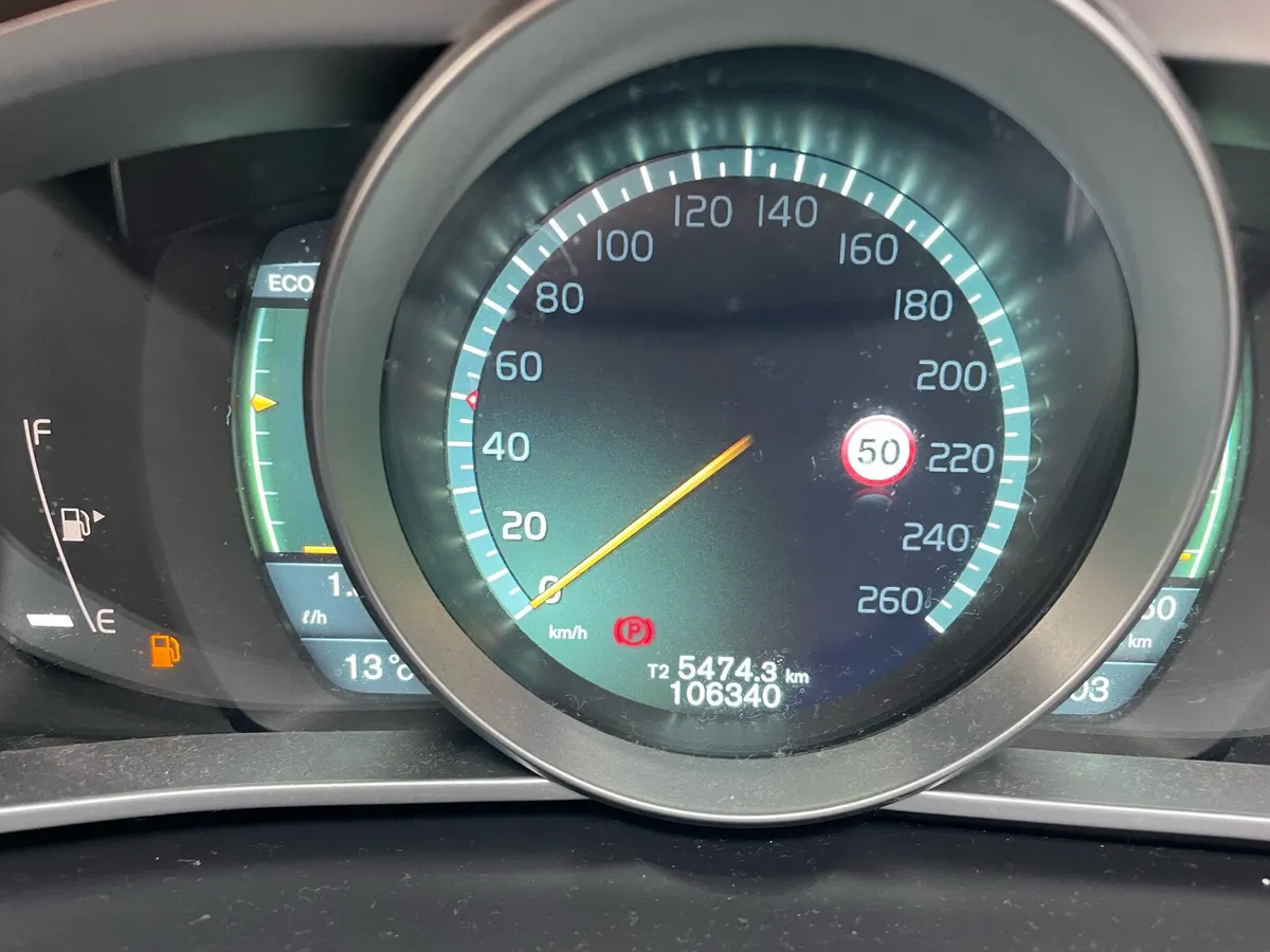 132 Volvo V40 T4 1.6 Petrol Automatic - Image 4