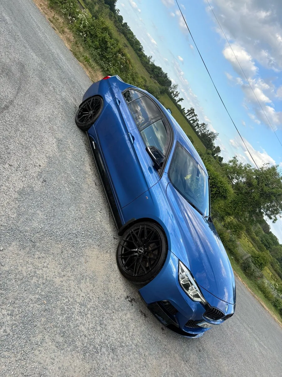 BMW 320d - Image 1
