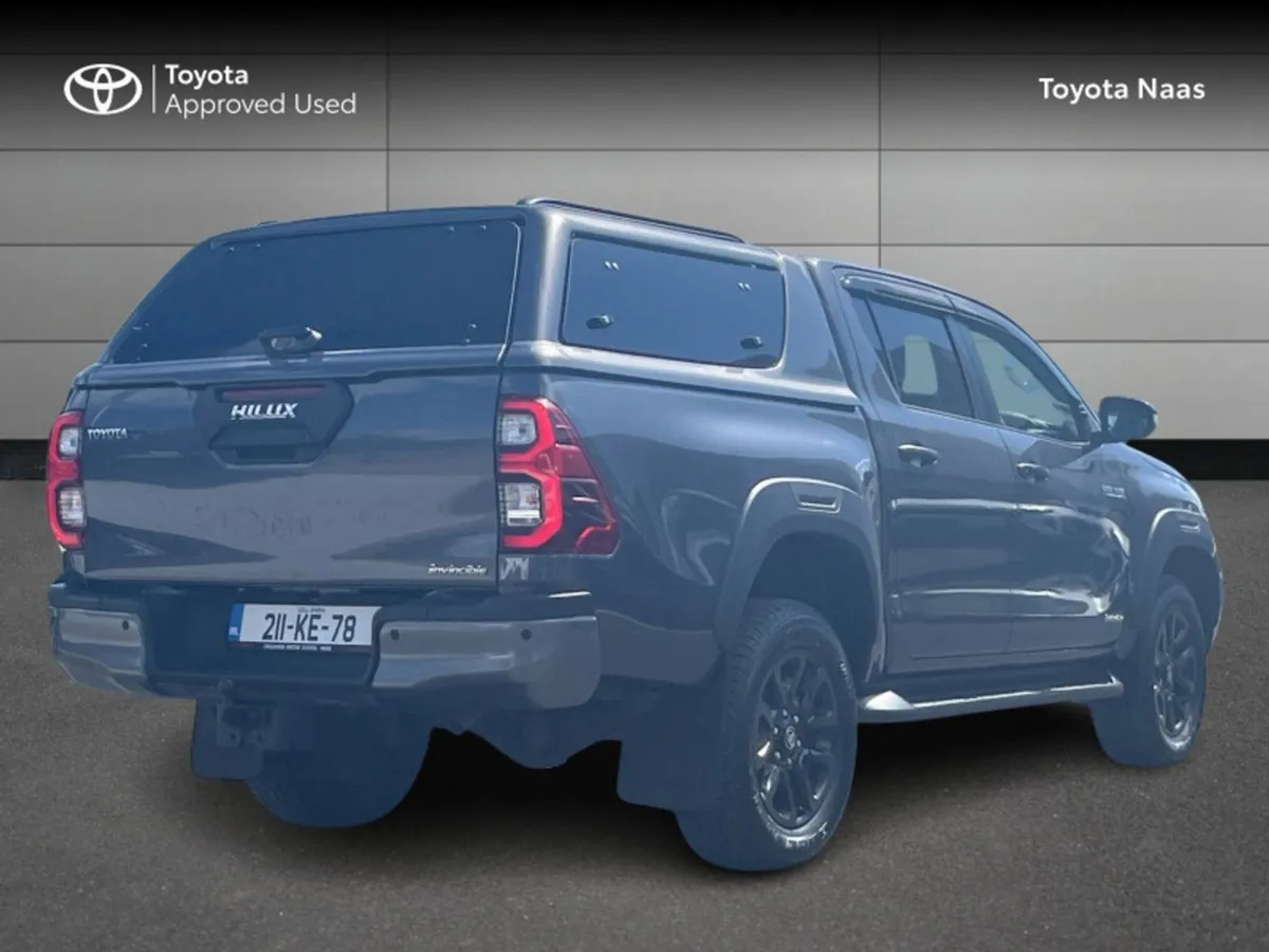 Toyota HiLux 2.8 Invincible Auto 4DR A - Image 2