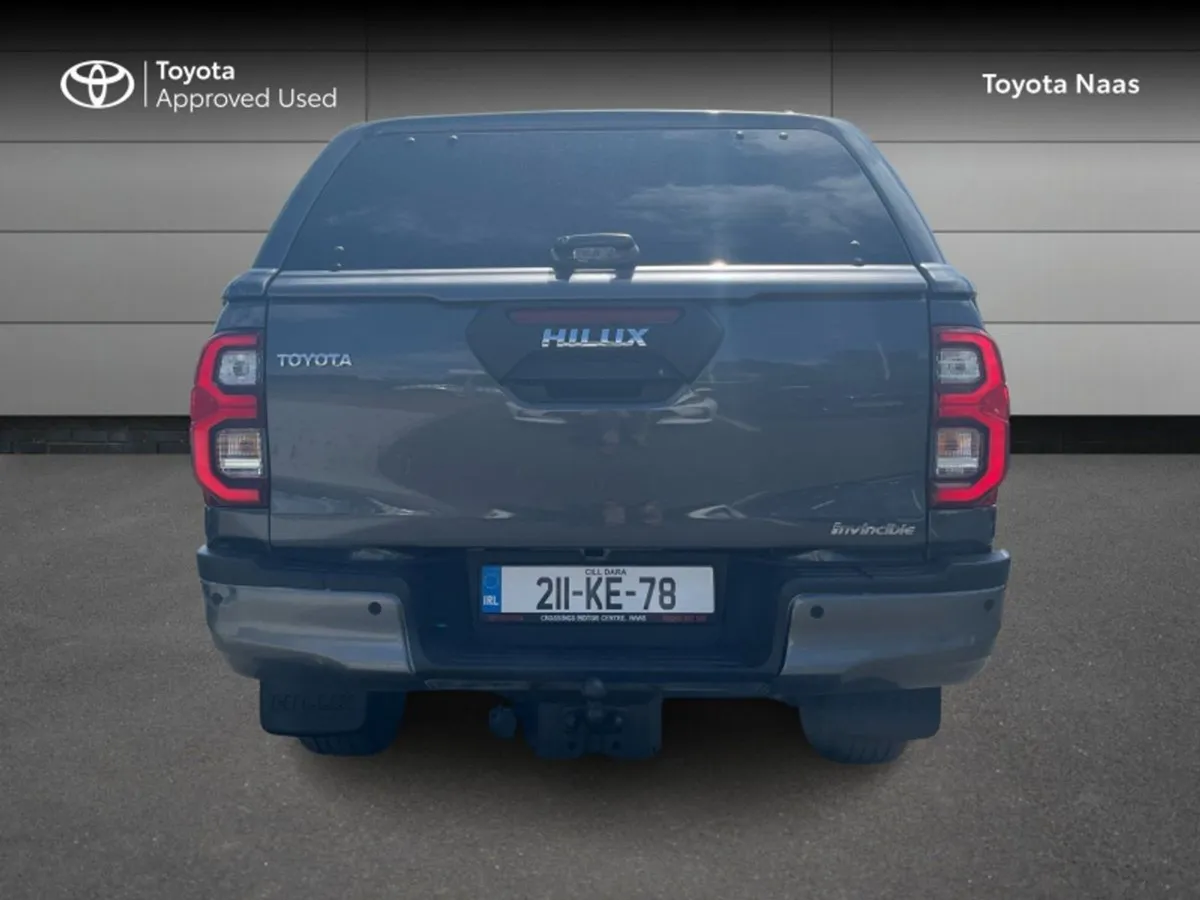 Toyota HiLux 2.8 Invincible Auto 4DR A - Image 4