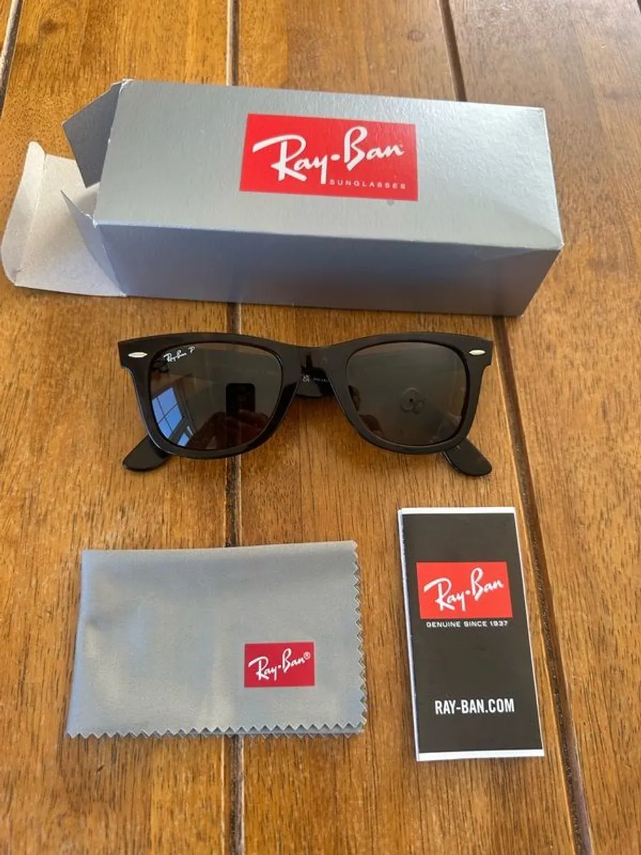 Ray-Ban Wayfarer Classic Polarised - Image 1