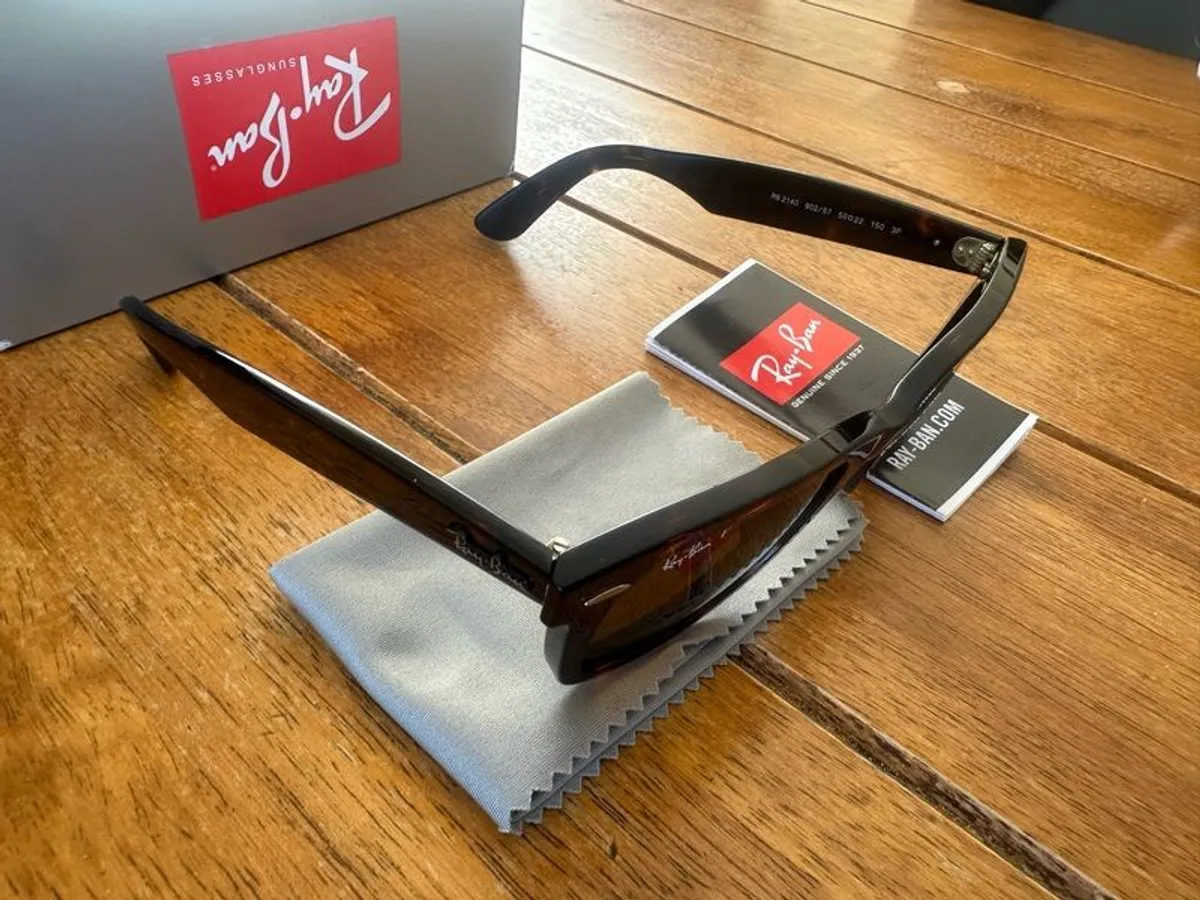 Ray-Ban Wayfarer Classic Polarised - Image 3