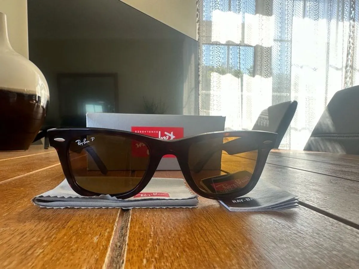 Ray-Ban Wayfarer Classic Polarised - Image 4