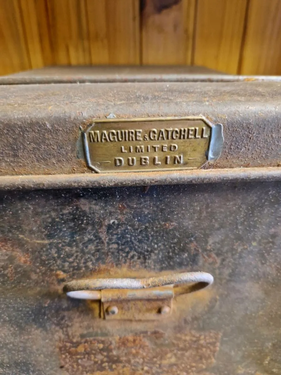 Vintage McGuire & Catchell Storage Box - Image 2
