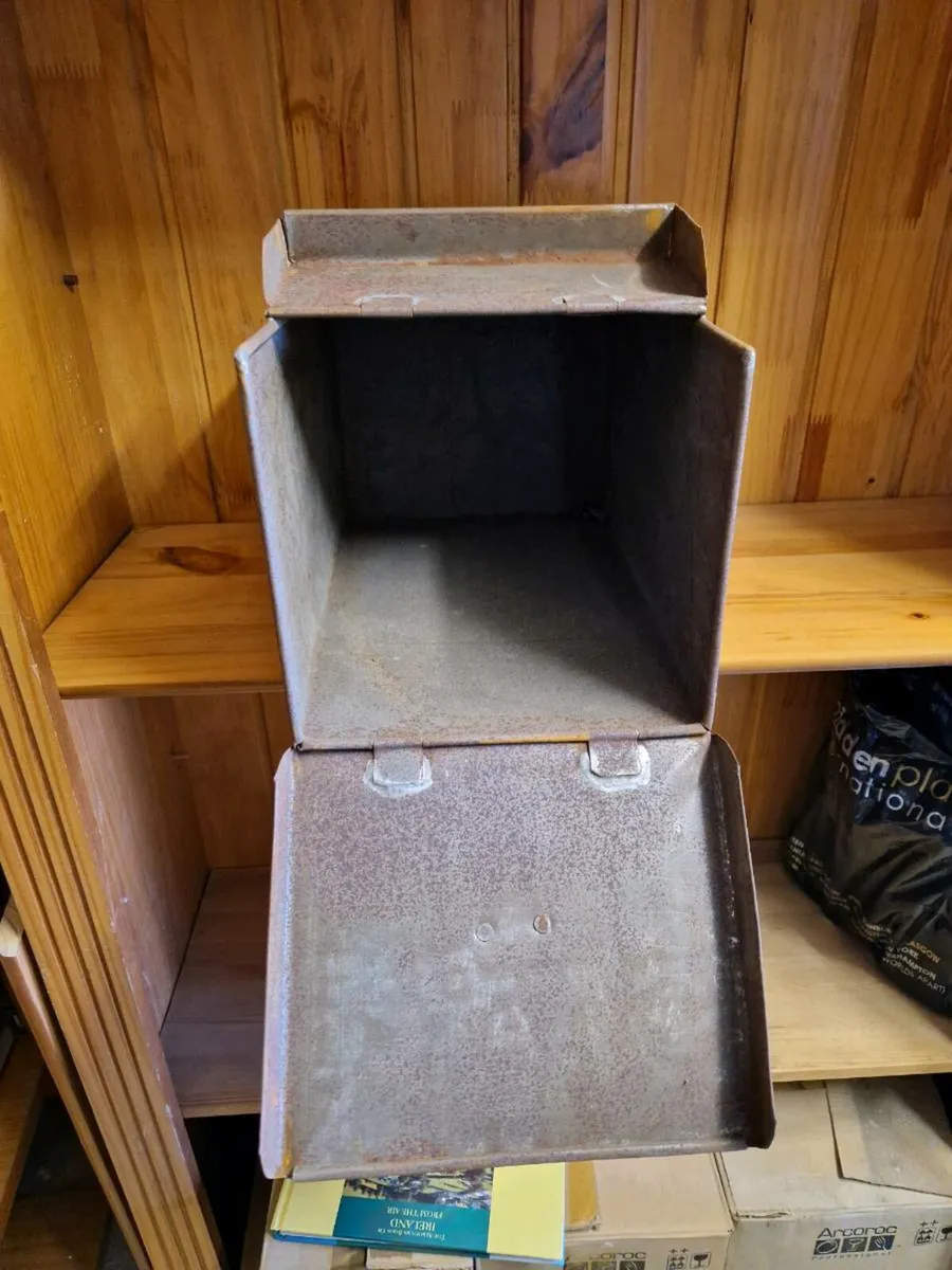 Vintage McGuire & Catchell Storage Box - Image 3
