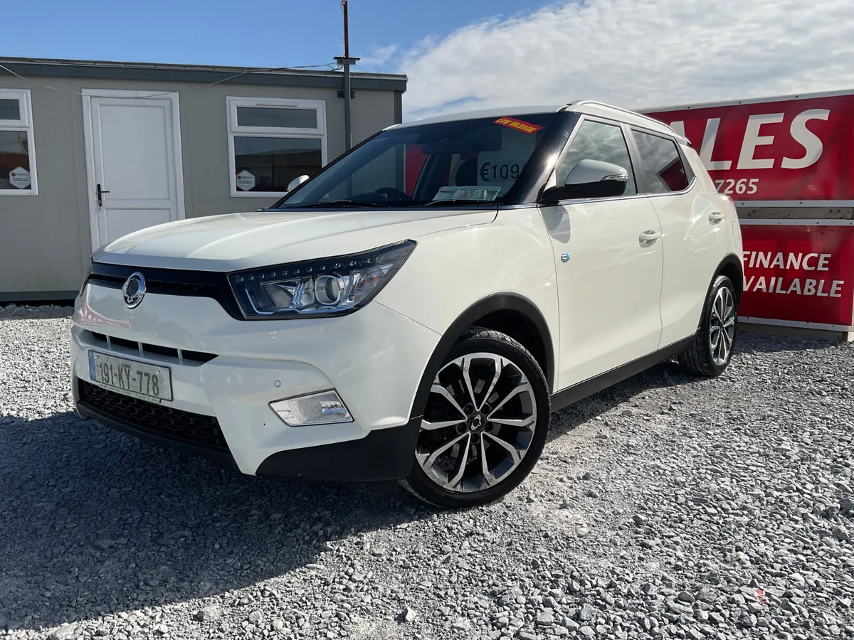 SSANG YONG TIVOLIS 1.6 DIESEL 1 OWNER LOW KMS - Image 2
