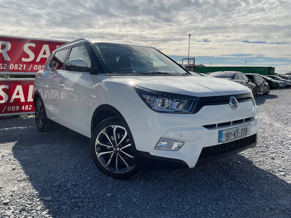 SSANG YONG TIVOLIS 1.6 DIESEL 1 OWNER LOW KMS - Image 1