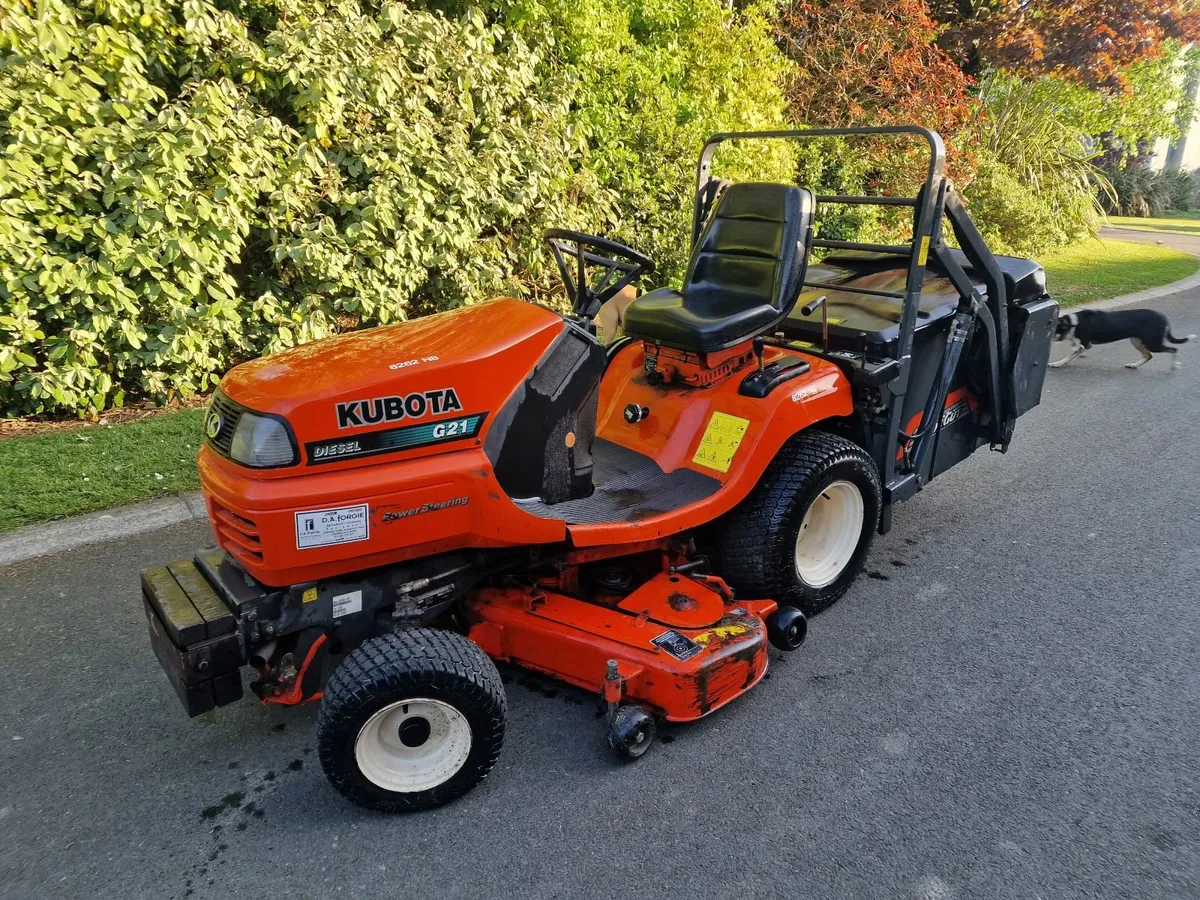 Kubota high tip ride on mower lawnmower 300 hours - Image 2