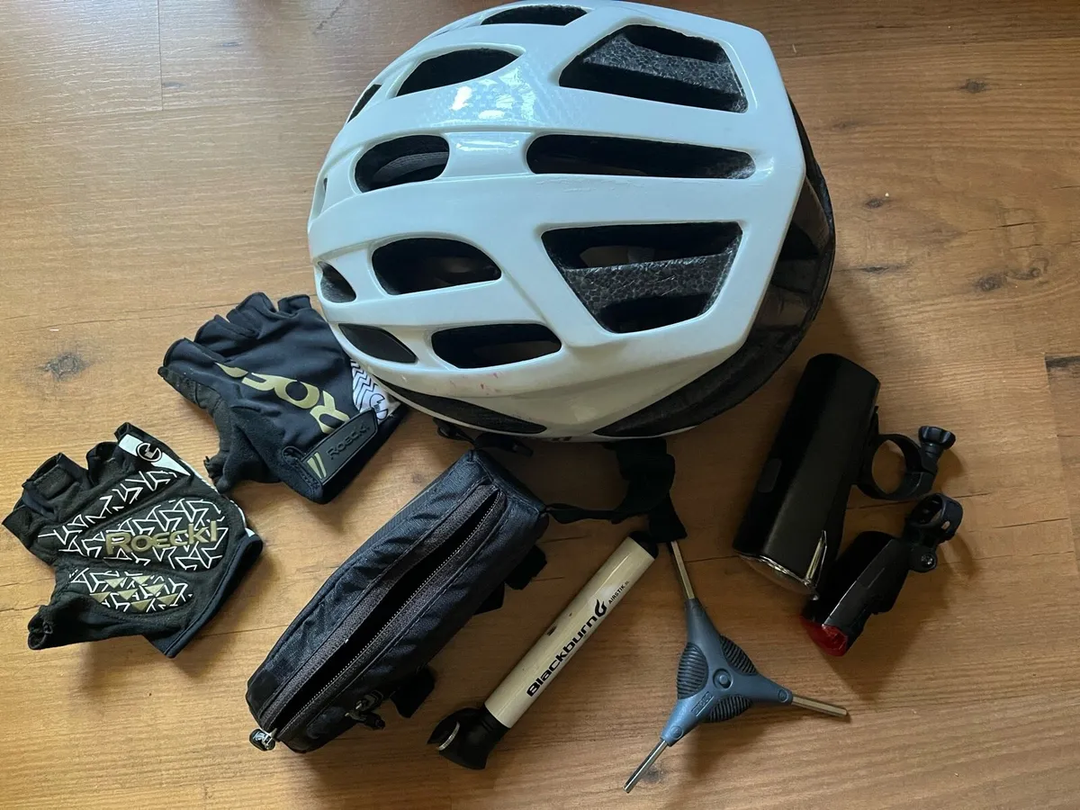 Cycling equipment set - Image 1