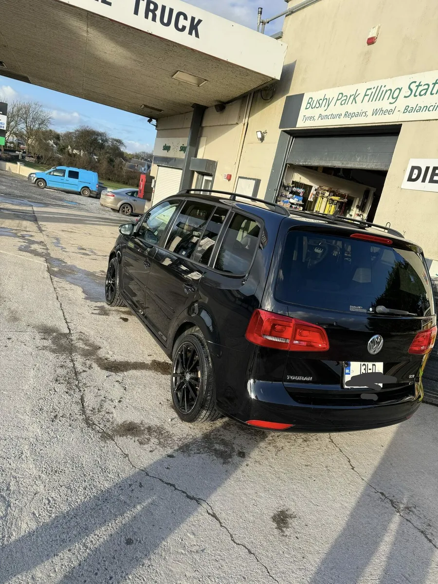 Volkswagen Touran automatic  7seater - Image 4