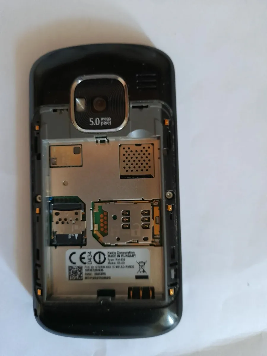 £50 Joblot. 2 Old Unlocked Nokia Phones + Charger - Image 4
